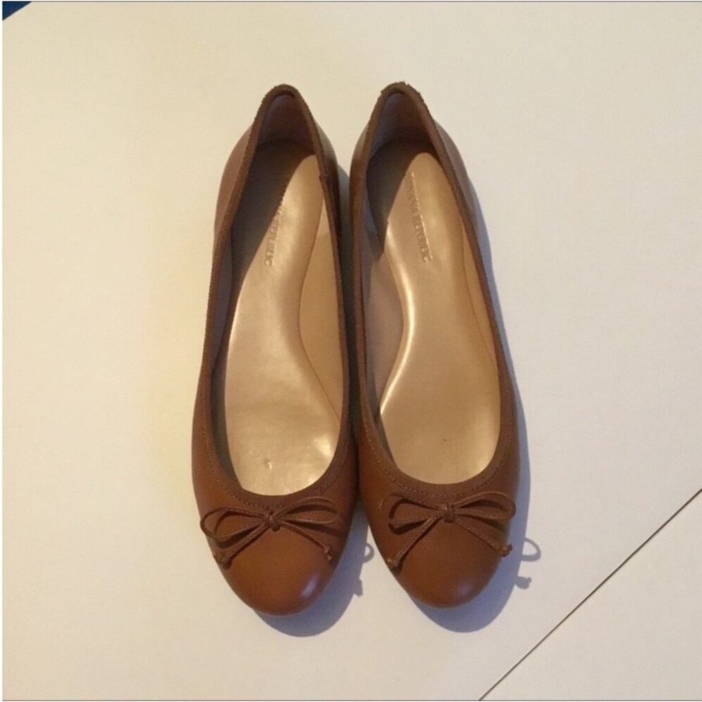 BANANA REPUBLIC FLAT SLIP ON UPPER LEATHER BOW DETAIL SIZE 10-B - Picture 1 of 13